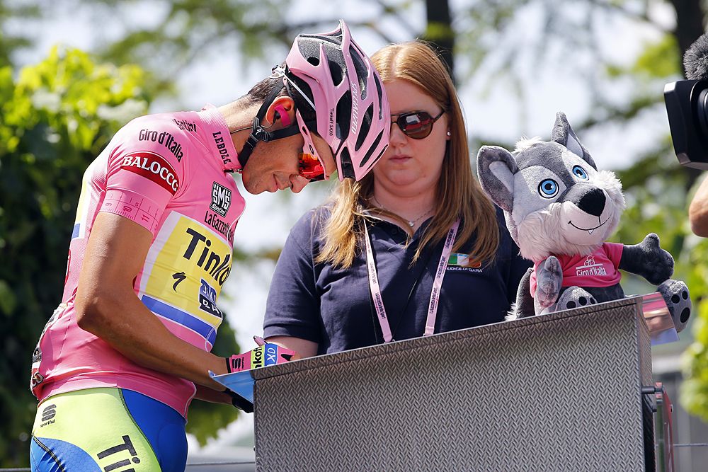 Alberto Contador (Tinkoff-Saxo) signs in to stage 18 at the Giro d'Italia