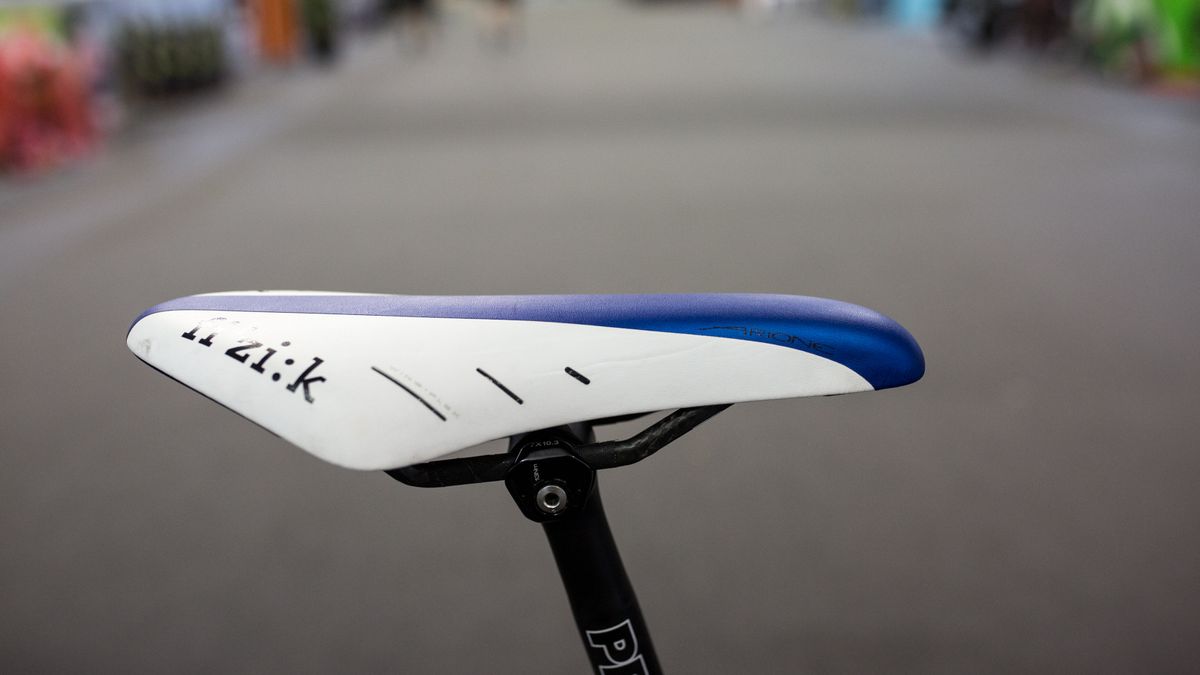 Le Bon opts for the popular Fizik Arione saddle