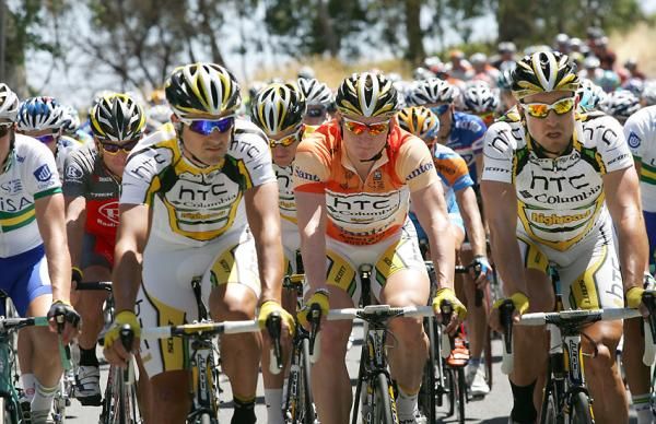 Ochre jersey leader Andre Greipel in the bunch.