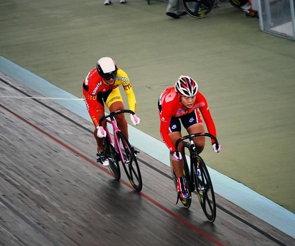 Zhao Juan Meng (Hong Kong, China) leads Simona Krupeckaite (Lithuania) in a women's sprint 1/8 finals heat.