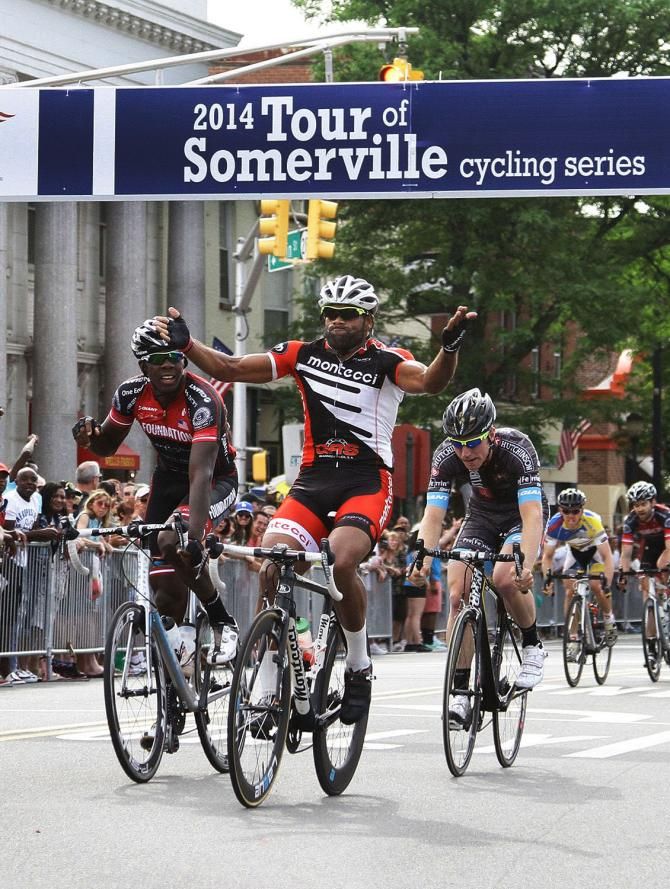 In a disputed finish Deivi Capellan takes the sprint.
