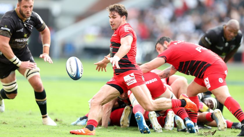 Antoine Dupont of Toulouse going for the ball during an Investec Champions Cup match 