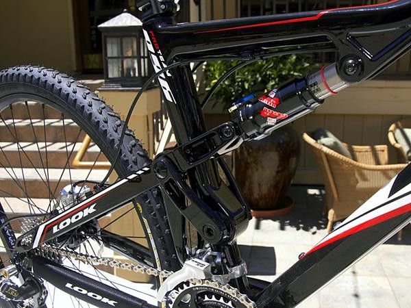 The rear end drives a RockShox Monarch 4.2 rear shock.