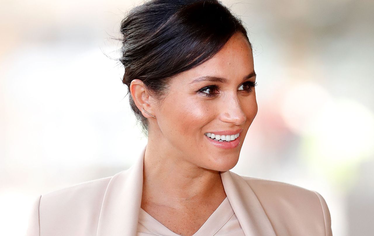 meghan markle sneak school visit national theatre