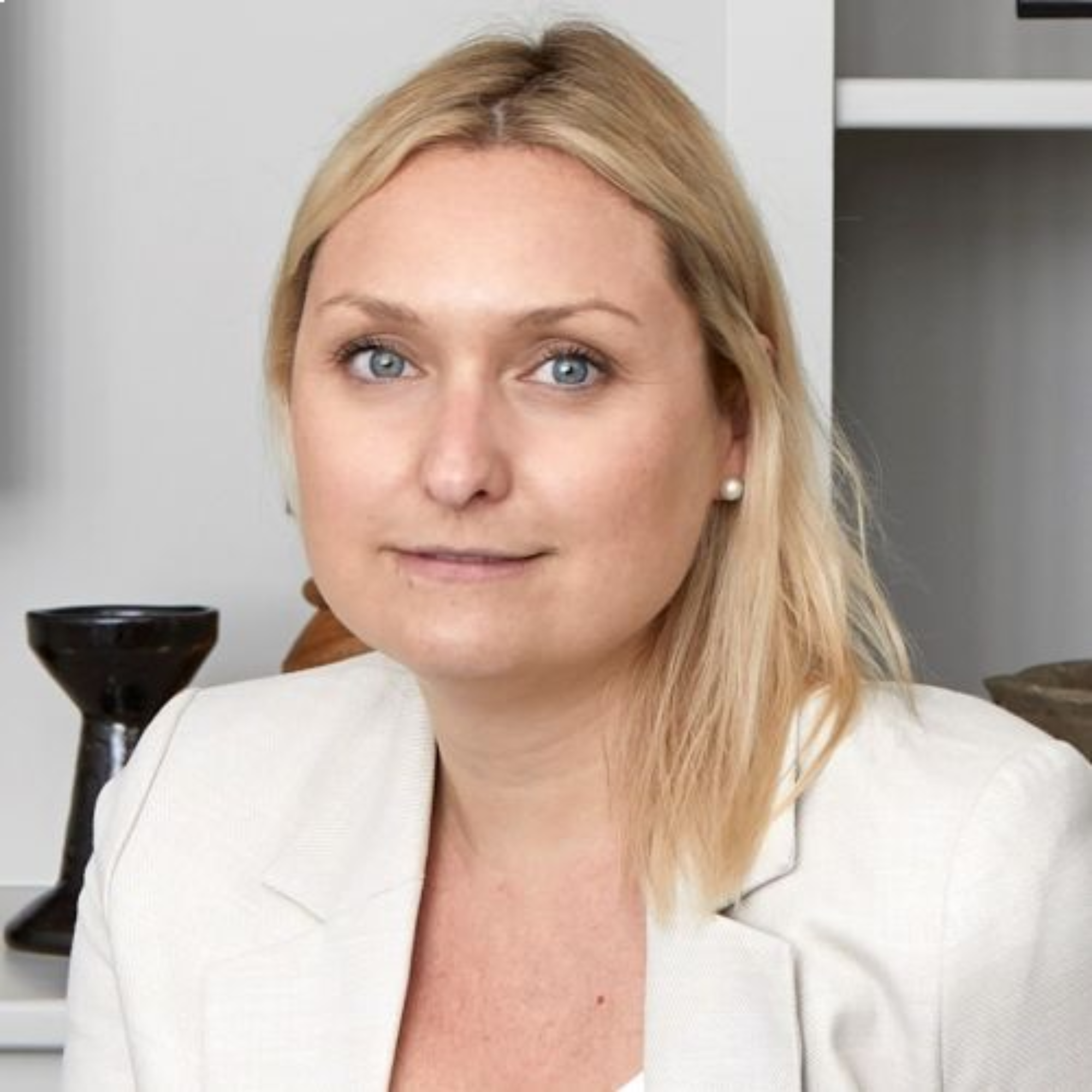 headshot of paula morrison