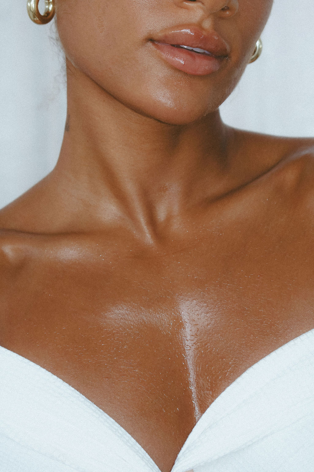 An image of a woman&#039;s d&amp;eacute;colletage glowing with skincare products.