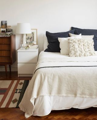 Blue and cream bedroom with patterned rug