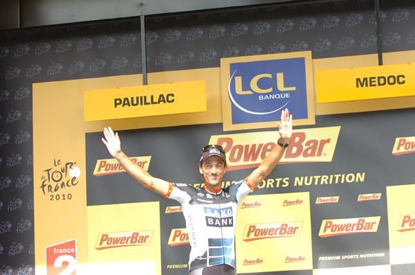 Fabian Cancellara (Saxo Bank) waves to the crowd