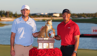 Scottie Scheffler and Tiger Woods pose with the Hero World Challenge trophy