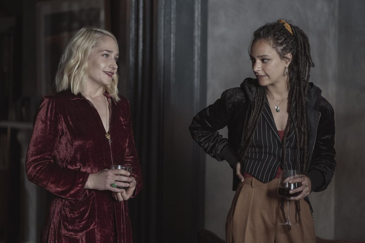 Melissa (Jemima Kirke) and Bobbi (Sasha Lane) in 'Conversations With Friends.