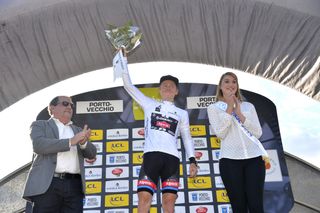Sam Oomen (Giant-Alpecin) moves into the white jersey