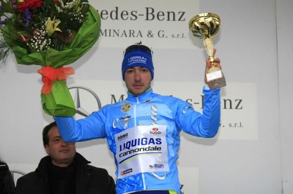 Elia Viviani (Liquigas-Cannondale) in the leader's jersey