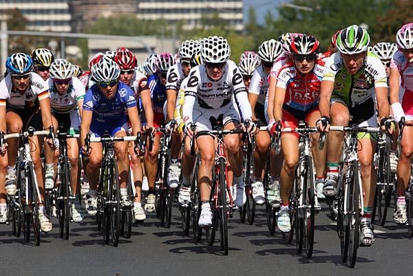 The race stayed together for much of the time, with no break succeeding and the race ending in a bunch sprint.