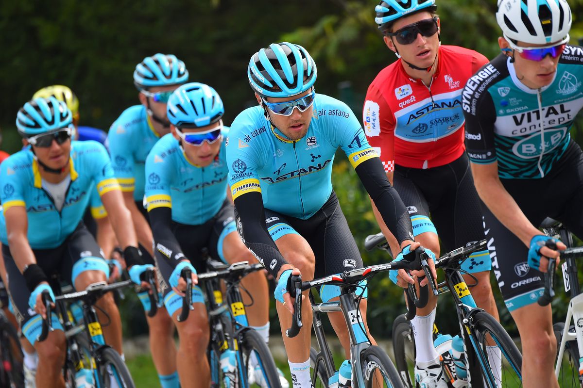 Astana lead the peloton