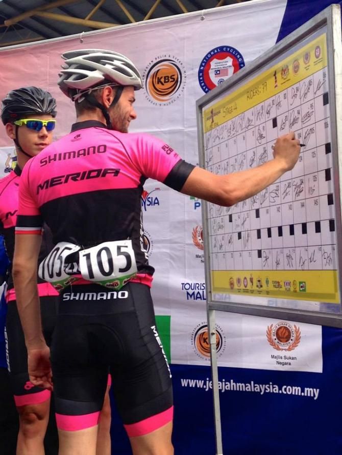 St. George Merida sign on at Jelajah Malaysia 2014