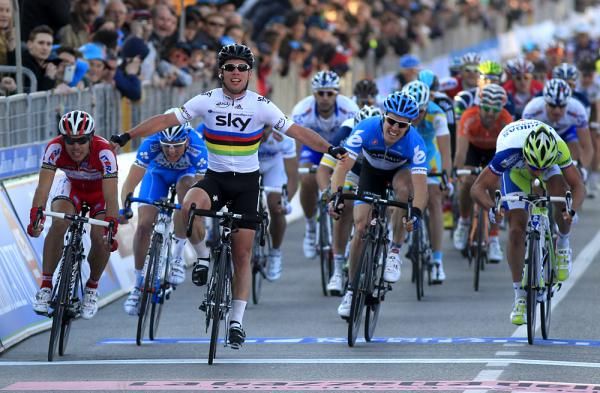 Cavendish easily bested Oscar Freire and Tyler Farrar on stage 2