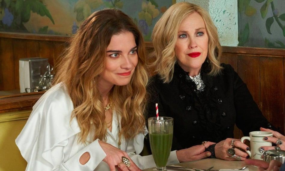 Annie Murphy, Catherine O&#039;Hara, &quot;Schitt&#039;s Creek&quot; (2020) Season 6, fashionable TV shows