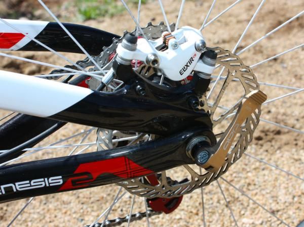 Active Braking Pivot dropouts and carbon disc tabs are fitted to the rear end