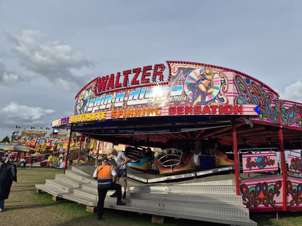 Camera Sample of a funfair captured on the Galaxy Z Flip 7 FE