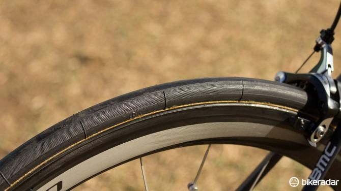 Glued to a pair of Shimano Dura-Ace C50 wheels, the Continental Competition ALX LTD in a 25mm width remain a rather exclusive item