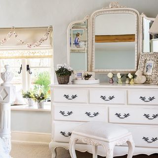house tours charming christmassy cottage in hampshire bedroom dressing area