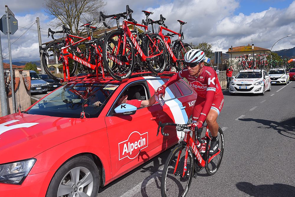 Jhonatan Restrepo at the Katusha team car