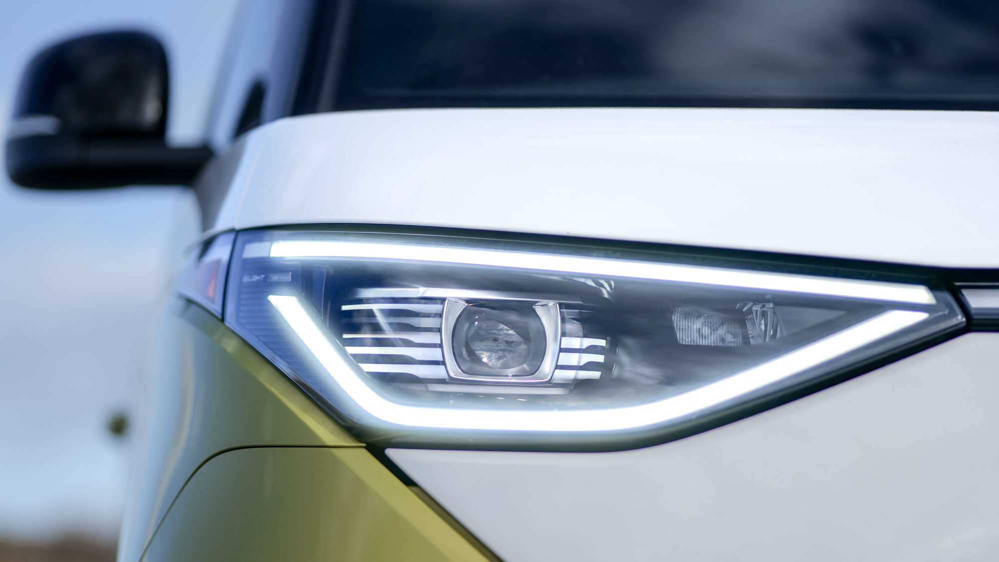 2025 Volkswagen ID. Buzz Pro S Plus 4MOTION test drive.