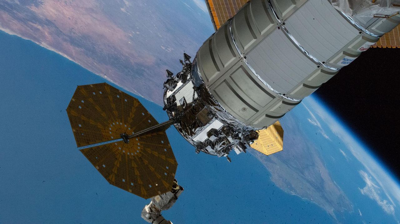 Watch Northrop Grumman's 1st 'Cygnus XL' cargo spacecraft leave the space station on March 12