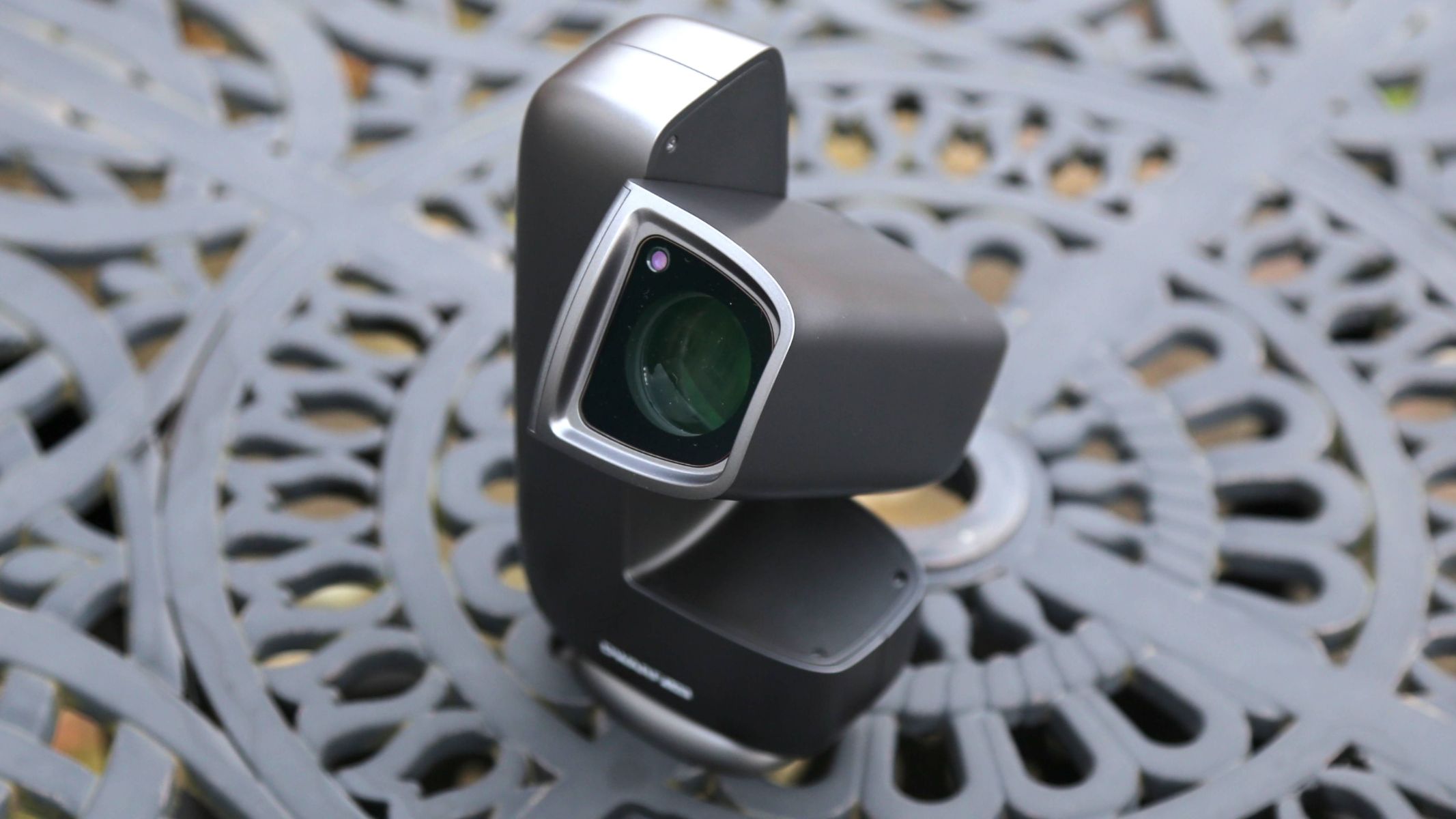 DWARFLAB Dwarf Mini on a metal garden table 