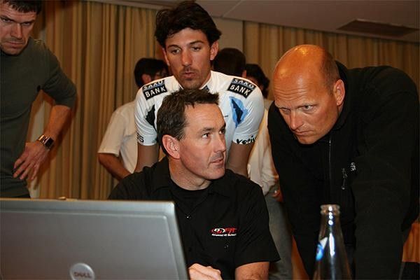 Holz, Bjarne Riis and Cancellara view the data.