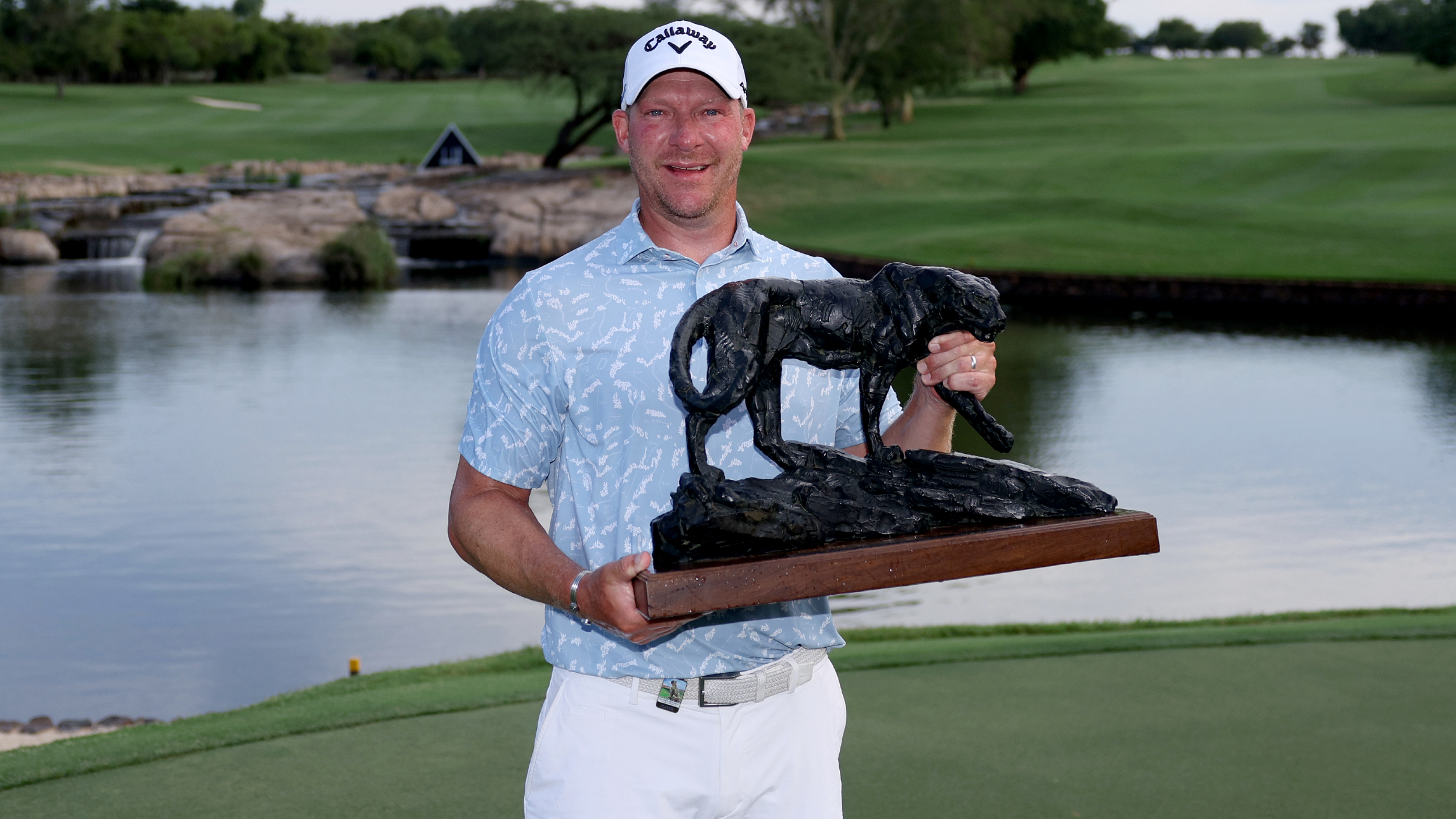 Shaun Norris with the Alfred Dunhill Championship trophy 