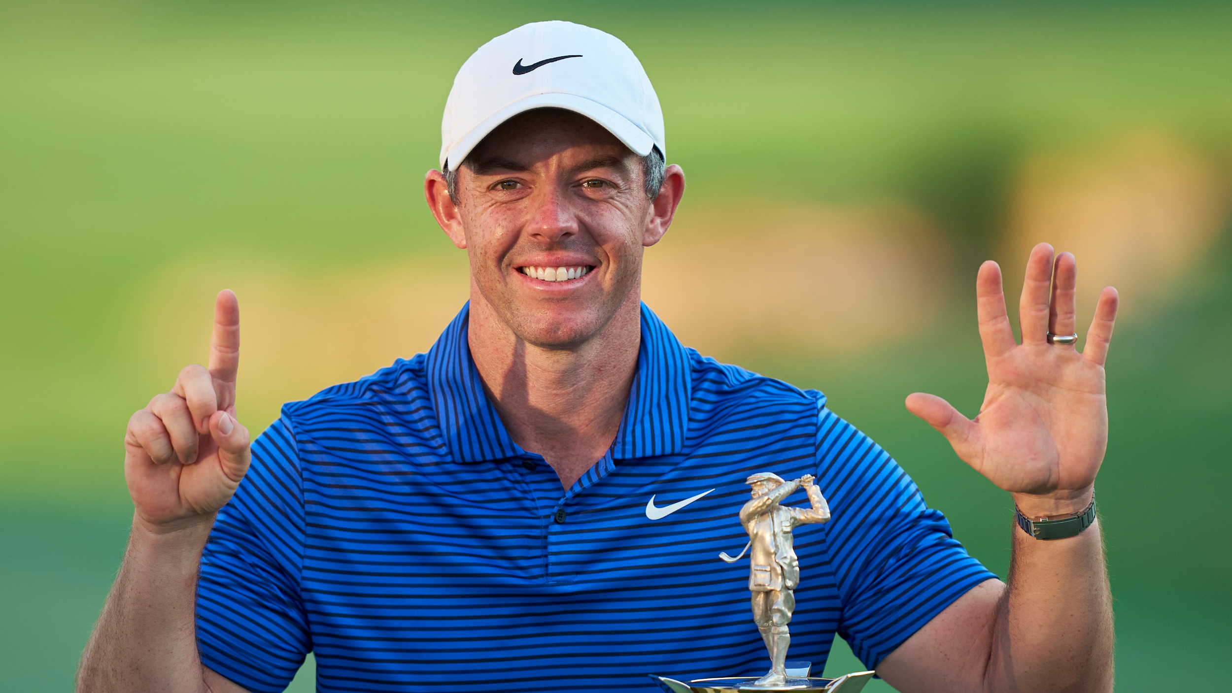 Rory McIlroy with the Harry Vardon Trophy