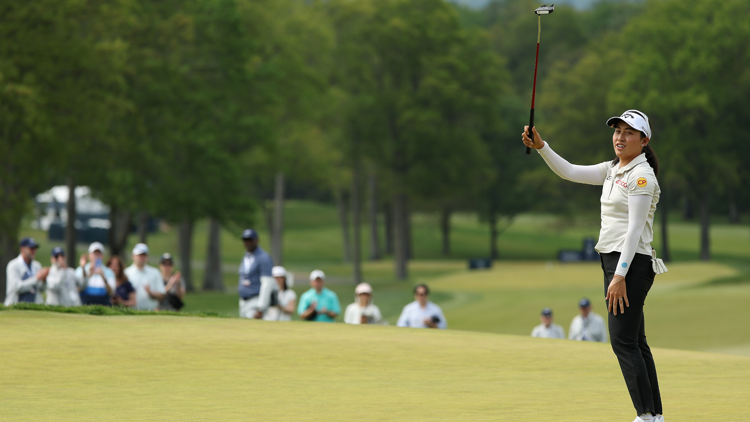 Jeeno Thitikul holes a winning putt at the 18th of the Mizuho Americas Open