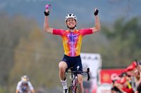 La Flèche Wallonne 2023: Demi Vollering wins