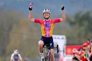 La Flèche Wallonne 2023: Demi Vollering wins