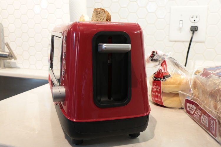 Dash Clear View image: Due to the length of this toaster, it feels awkward to pull down the side lever.