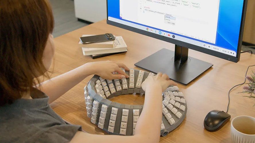 Google showcases bizarre double-sided Japanese keyboard, which it won’t sell — the keyboard uses a Möbius strip as its foundation