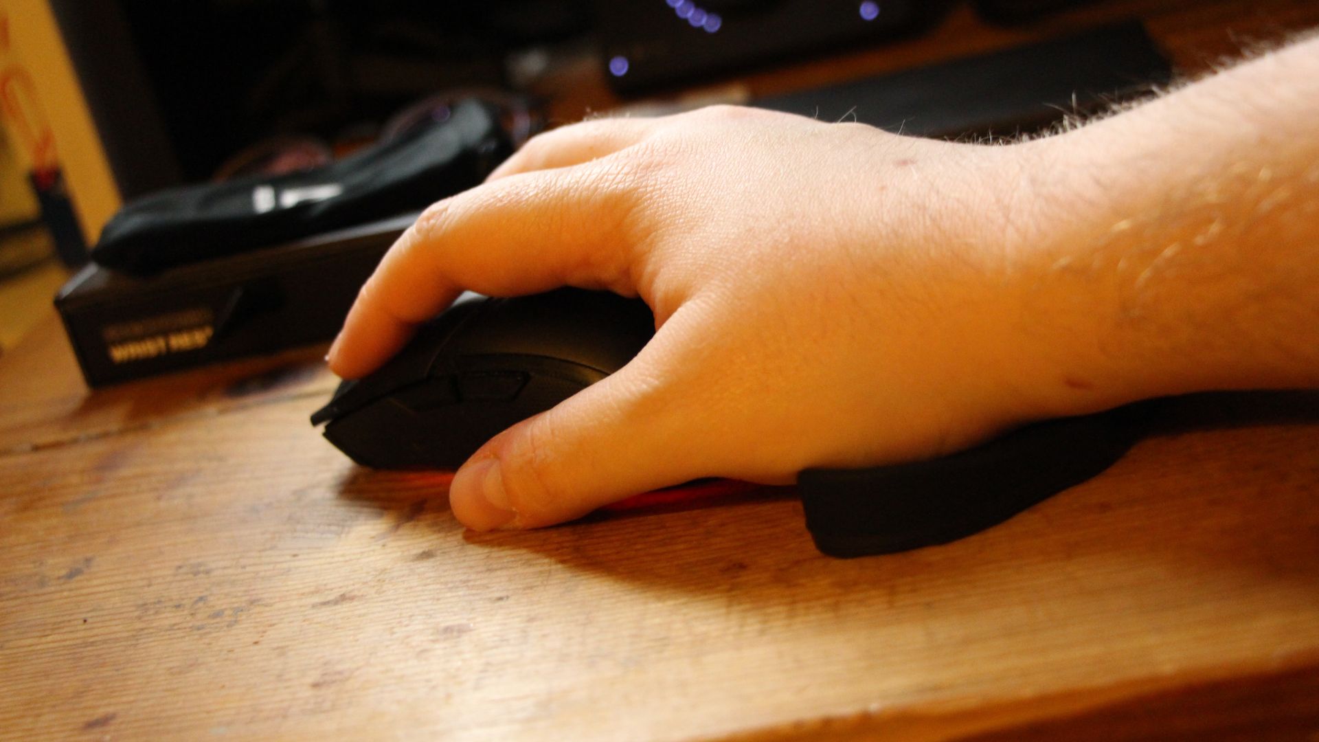 Linus Tech Tips told me to buy this $40 ergonomic PC wrist rest accessory, but does it actually work? It didn't for me, but it might for you.