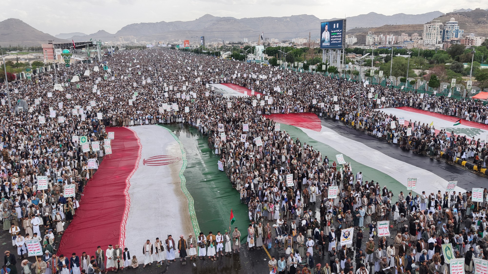Yemenis who are loyal to the Houthi group participate in a demonstration staged to support missile forces in protecting the country's sovereignty and to denounce the Saudi accusation that Yemenis are attempting to attack Maca, on September 18, 2026 in Sana'a, Yemen. 