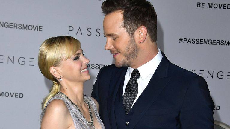 Anna Faris and Chris Pratt look lovingly at one another.