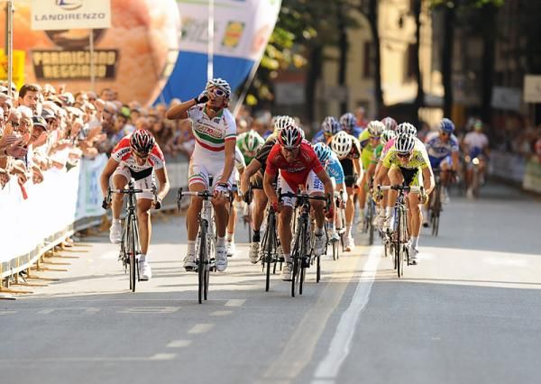 Filippo Pozzato (Katusha) outsprints Luca Paolini (Acqua &amp; Sapone - Caffe Mokambo) and Daniele Colli (Carmiooro - A Style) for the victory.