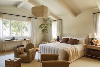 neutral bedroom ideas with seating area and indoor tree
