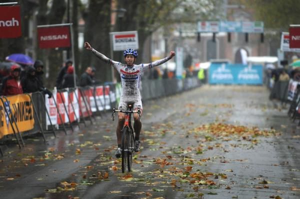British champion Helen Wyman (Kona) had plenty of time to celebrate her victory.