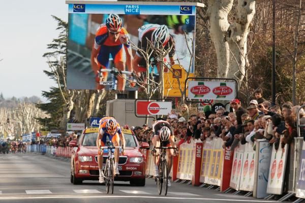 Luis Leon Sanchez gets the better of Voigt at the line