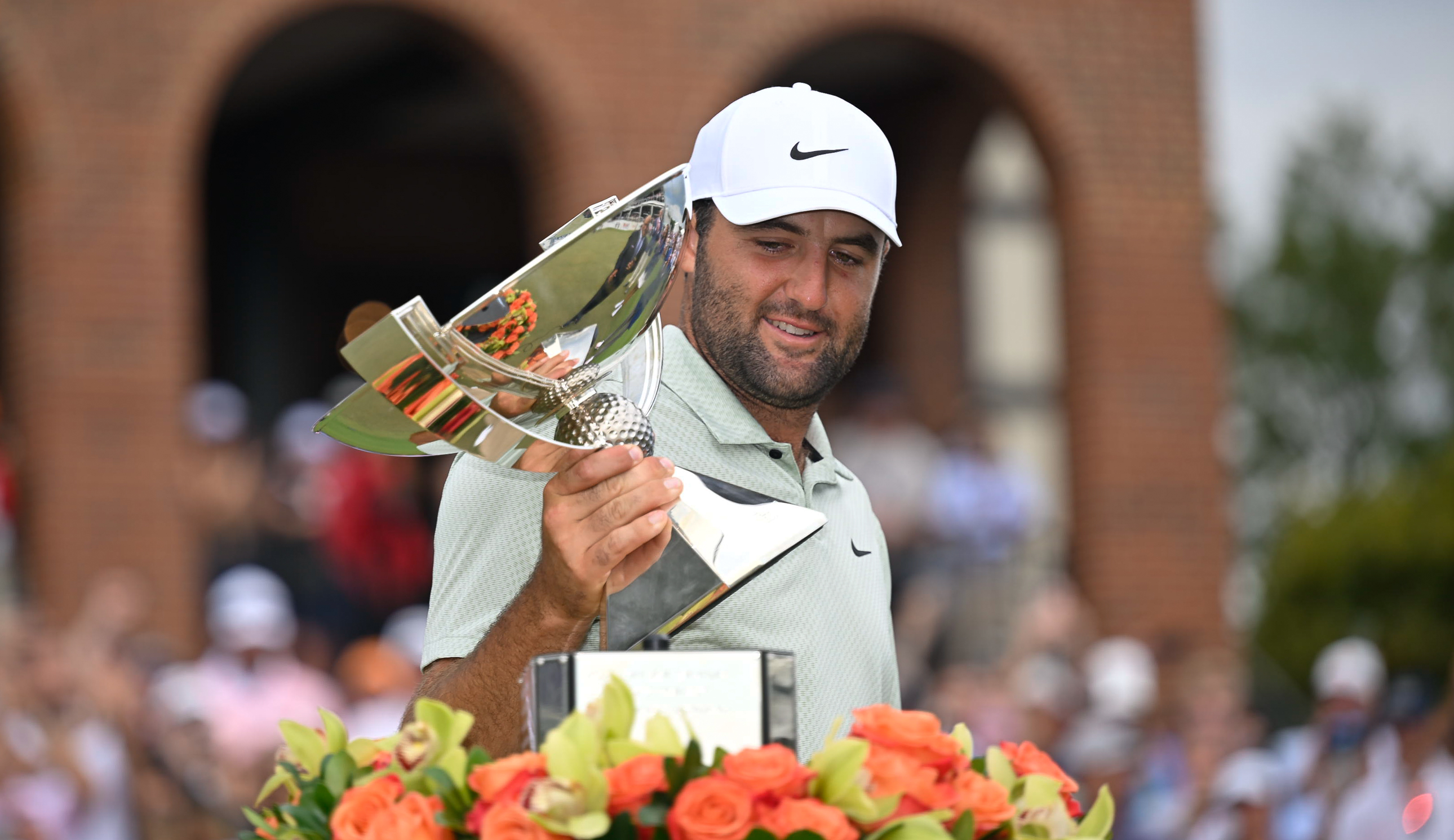 Scottie Scheffler holds the FedEx Cup