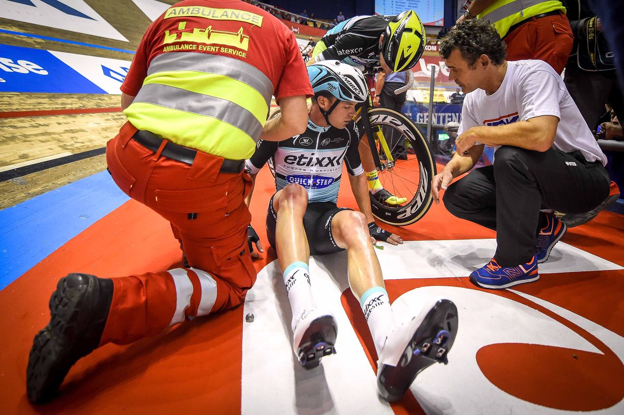 Iljo Keisse gets checked out by the para-medics