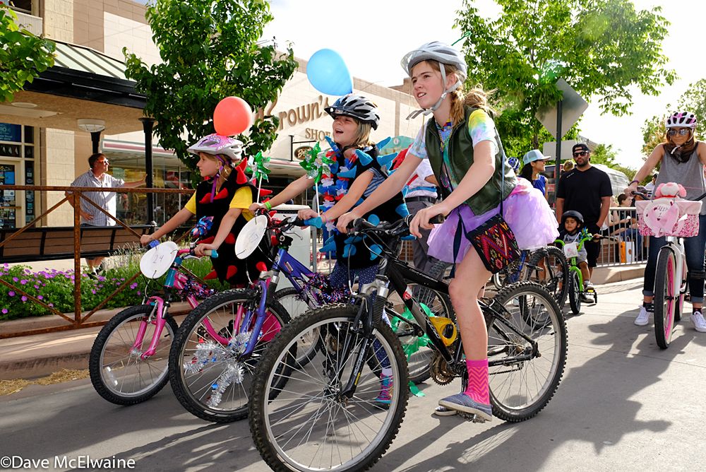Prior to the pro men&rsquo;s race, costumed riders took part in a &ldquo;Klunker&rdquo; race