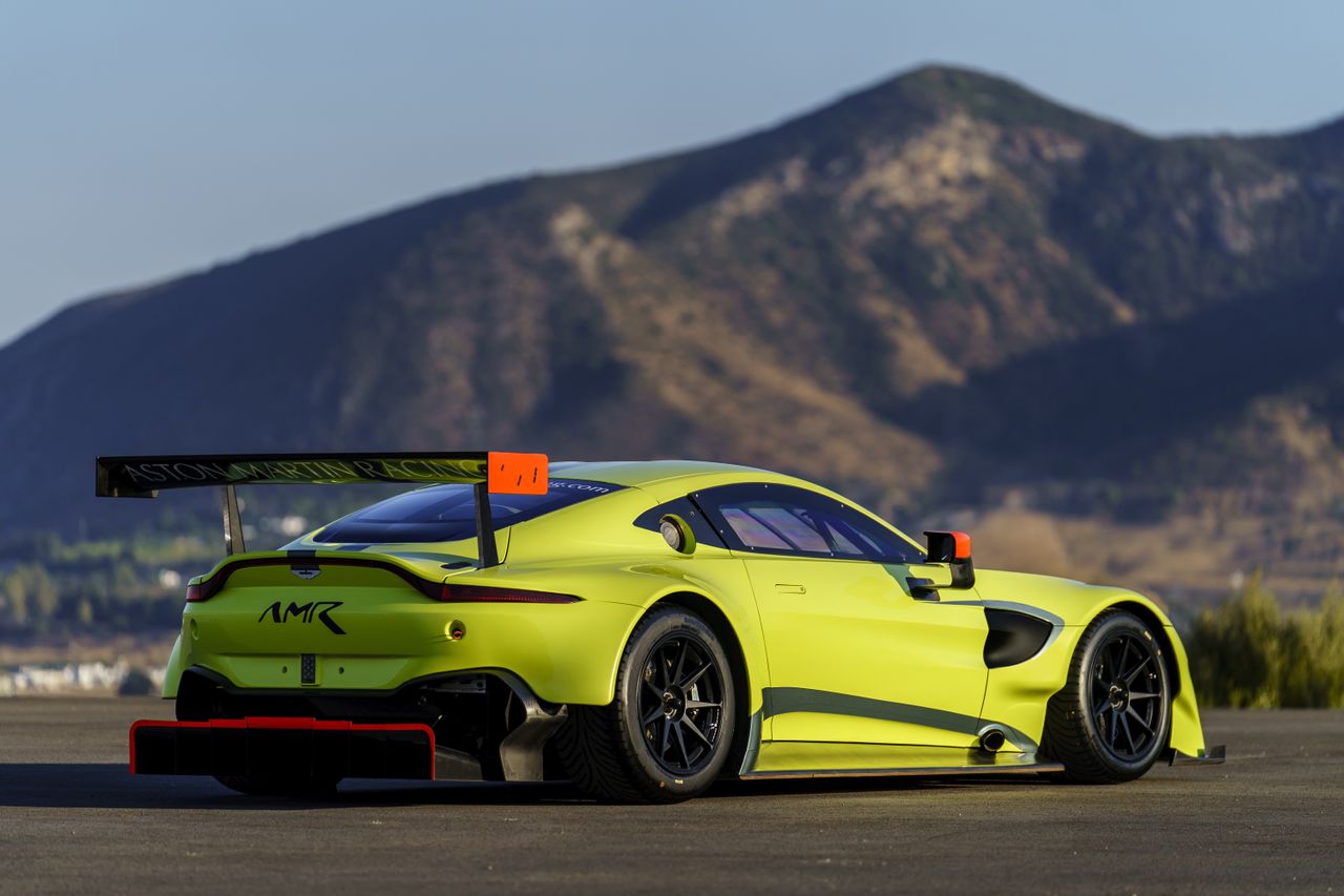 Aston Martin Vantage 18