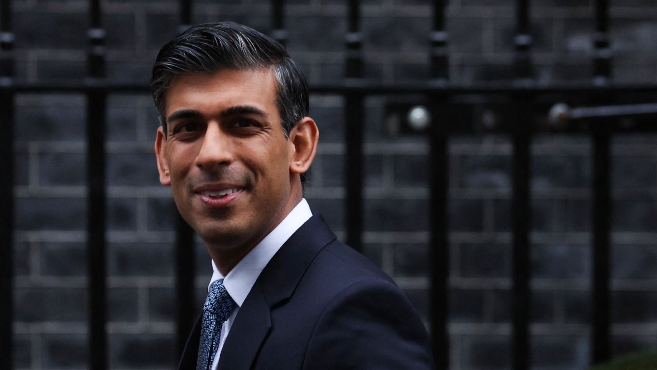 Rishi Sunak outside No. 10