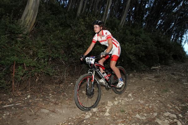 Holly Harris won the U19 women's race by 1.9 seconds.